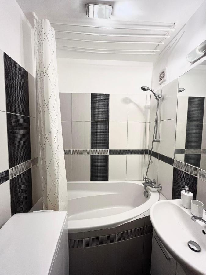 Elegant Escape Apartment - Free Parking, Easy Access To City Centre ブラチスラヴァ エクステリア 写真